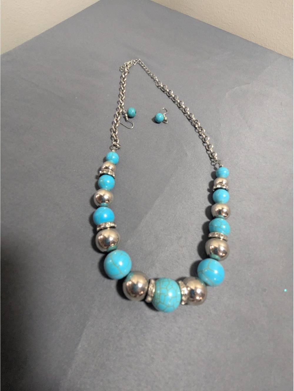 Turquoise bead necklace and earrings set